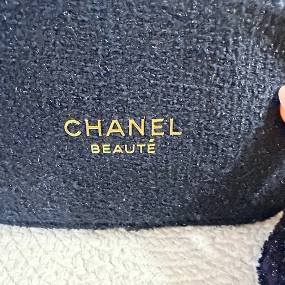 UPDATE 3/19/26: CC Beauté Crossbody Pouch, headband & novelty brooch + Charm NIB - Picture 13 of 17